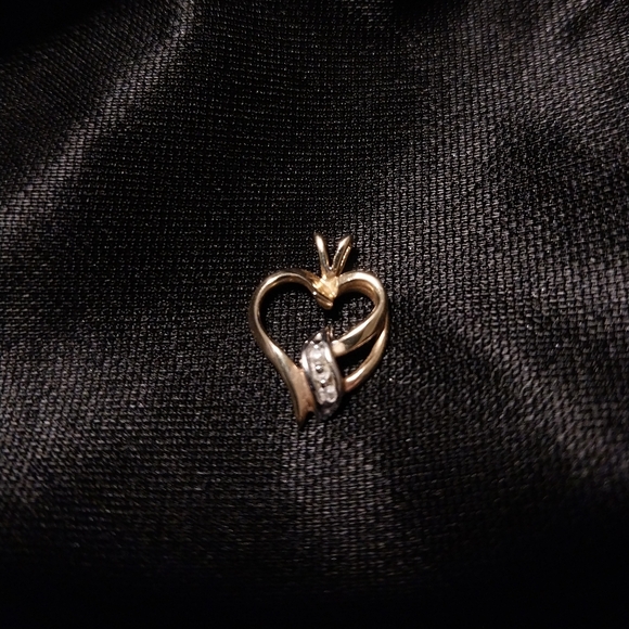Solid 10k Gold Diamond Heart Pendant - Picture 2 of 9
